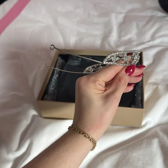 Pronovias Les Accessories Edusa Tiara - Picture 3 of 6